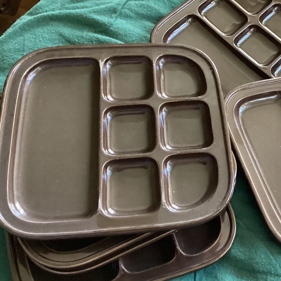 SET OF SIX VINTAGE DARK BROWN CERAMIC SQUARE SHAPED DIVIDED/FONDUE PLATES - Picture 1 of 10